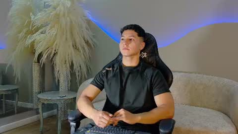 Snapshot of noah_clarkk chatting on 06-30-26, 05:47 Noah online show from 06-30-26, 05:47