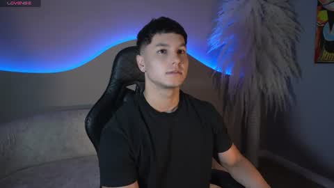Snapshot of noah_clarkk chatting on 07-11-26, 05:48 Noah online show from 07-11-26, 05:48