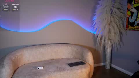 Snapshot of noah_clarkk chatting on 07-17-26, 06:02 Noah online show from 07-17-26, 06:02