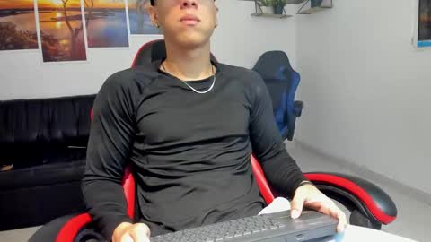 noah_flynn1 online show from 02-18-26, 09:27