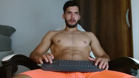 Snapshot of noah_jhonsonn chatting on 01-10-25, 05:37 Noah online show from 01-10-25, 05:37