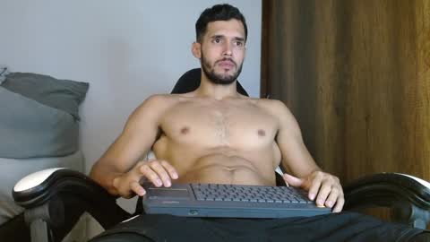 Snapshot of noah_jhonsonn chatting on 01-13-25, 04:51 Noah online show from 01-13-25, 04:51