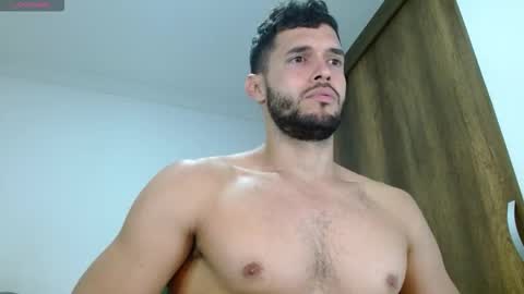 Snapshot of noah_jhonsonn chatting on 10-22-25, 11:43 Noah online show from 10-22-25, 11:43