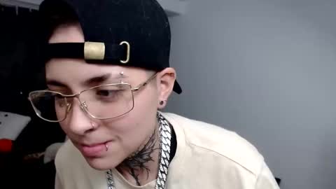 Snapshot of noah_martini chatting on 12-06-24, 02:13 noah hehim online show from 12-06-24, 02:13