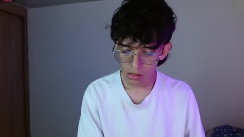 Snapshot of noah_millerx_ chatting on 05-26-26, 05:47 noah online show from 05-26-26, 05:47