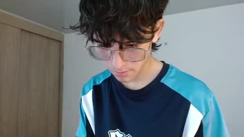 Snapshot of noah_millerx_ chatting on 06-17-26, 07:04 noah online show from 06-17-26, 07:04
