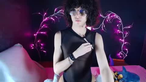 Snapshot of noahxtar chatting on 11-10-25, 02:43 Noah Xtar online show from 11-10-25, 02:43