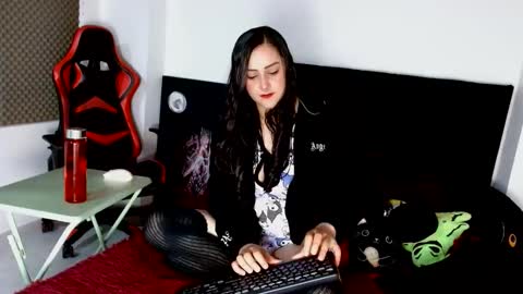 Snapshot of noamartin_ chatting on 06-10-26, 02:45 Noamartin online show from 06-10-26, 02:45