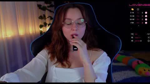 Snapshot of nochnoye_soltse chatting on 12-17-24, 08:32 Sun or Luna online show from 12-17-24, 08:32