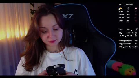 Snapshot of nochnoye_soltse chatting on 01-20-25, 11:43 Sun or Luna online show from 01-20-25, 11:43