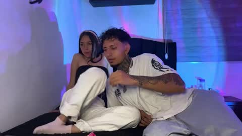 Jean Y Isa online show from 12-23-25, 04:54