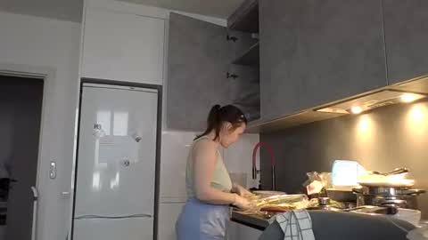 Snapshot of nodarell chatting on 11-23-25, 09:42 nodarell online show from 11-23-25, 09:42