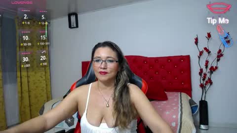 Snapshot of noelia_milfs chatting on 06-04-26, 03:23 noelia_milfs online show from 06-04-26, 03:23