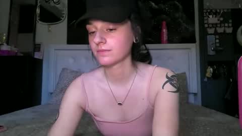 Snapshot of noelle1229 chatting on 03-23-26, 05:06 Noelle online show from 03-23-26, 05:06