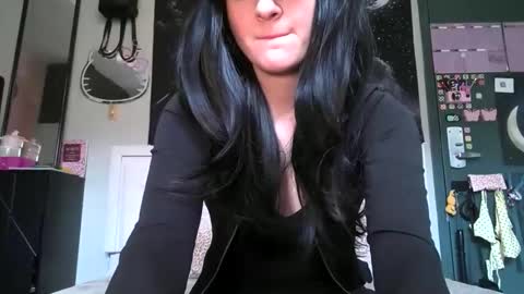 Noelle online show from 05-05-26, 05:10