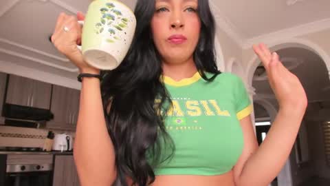 Snapshot of noemibcnz chatting on 04-11-26, 02:10 In instagram dayhannanoemi online show from 04-11-26, 02:10