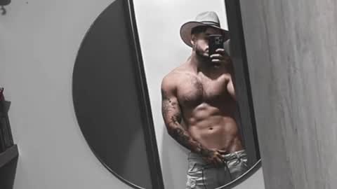 Snapshot of noha_miler chatting on 06-17-26, 06:20 kevin online show from 06-17-26, 06:20