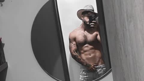 Snapshot of noha_miler chatting on 06-29-26, 10:32 kevin online show from 06-29-26, 10:32