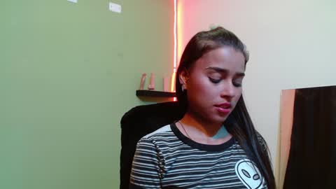 Snapshot of noha_thomson chatting on 12-14-24, 02:56 Noha Thomson online show from 12-14-24, 02:56