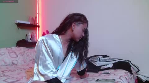 Snapshot of noha_thomson chatting on 02-27-25, 11:26 Noha Thomson online show from 02-27-25, 11:26