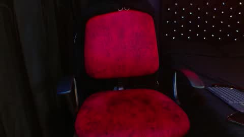 Snapshot of noha_thomson chatting on 11-25-25, 05:18 Noha Thomson online show from 11-25-25, 05:18