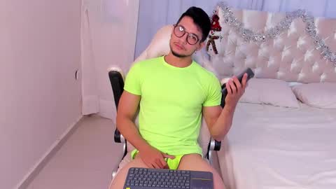 Snapshot of nolan_joness chatting on 11-12-25, 08:41 Im Nolan online show from 11-12-25, 08:41