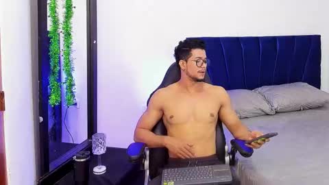 Snapshot of nolan_joness chatting on 11-22-25, 02:38 Im Nolan online show from 11-22-25, 02:38