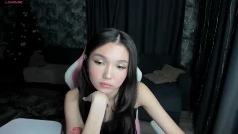 Snapshot of nomibean chatting on 12-17-25, 05:52 nomi online show from 12-17-25, 05:52