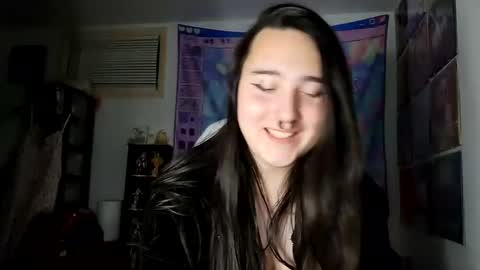 nonbinarybeauty20 online show from 01-04-25, 10:49