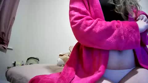 Snapshot of nonbinarynicky chatting on 04-01-26, 11:24 NonBinaryNicky online show from 04-01-26, 11:24