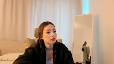 Snapshot of noonespy chatting on 03-27-26, 05:13 Syndney online show from 03-27-26, 05:13