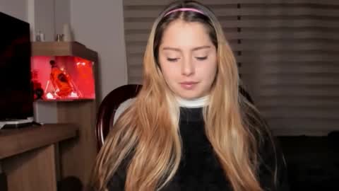 Snapshot of noorthernlightss chatting on 10-16-25, 07:09 Ara online show from 10-16-25, 07:09