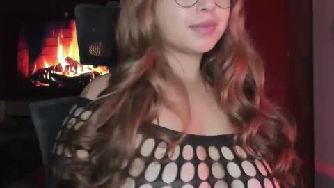 Snapshot of noorthernlightss chatting on 12-16-25, 04:06 Ara online show from 12-16-25, 04:06