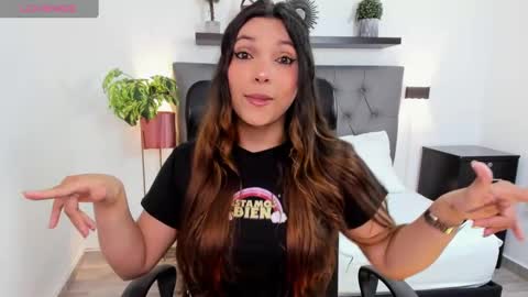 Snapshot of nora22xx chatting on 02-12-25, 05:47 Nora online show from 02-12-25, 05:47