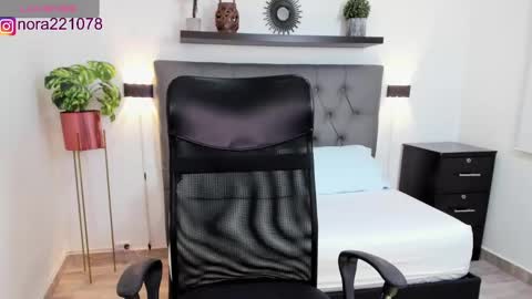 Snapshot of nora22xx chatting on 02-13-25, 05:58 Nora online show from 02-13-25, 05:58