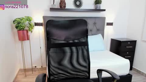 Snapshot of nora22xx chatting on 02-13-25, 08:59 Nora online show from 02-13-25, 08:59