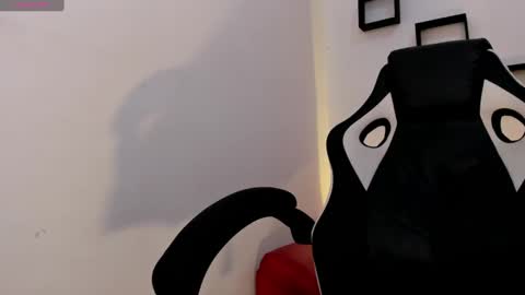 Snapshot of nora22xx chatting on 09-11-25, 06:52 Nora online show from 09-11-25, 06:52