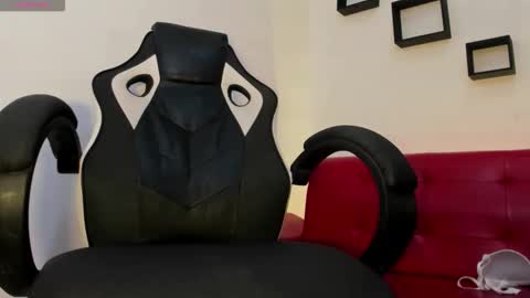 Snapshot of nora22xx chatting on 11-19-25, 04:45 Nora online show from 11-19-25, 04:45