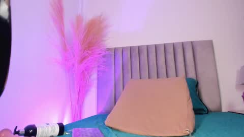 Nora Da Silva online show from 01-16-25, 03:34