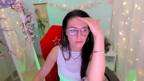 Nora online show from 04-12-26, 10:53