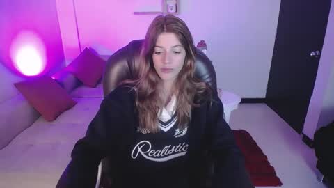 Snapshot of nora_vennucci chatting on 12-10-24, 09:33 Nora online show from 12-10-24, 09:33