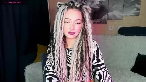 Snapshot of norasun chatting on 12-16-25, 10:42 NoraSun online show from 12-16-25, 10:42