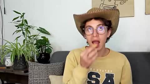 Snapshot of norehg__ chatting on 10-15-25, 11:27 Norehg online show from 10-15-25, 11:27