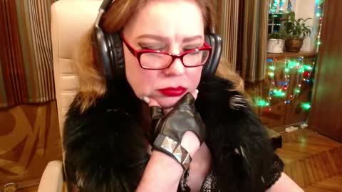 miss Tress online show from 12-14-25, 10:36