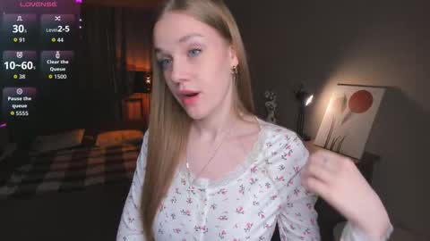 Snapshot of normaemans chatting on 11-12-25, 07:13 Beatrice online show from 11-12-25, 07:13