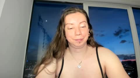 Emily snow online show from 06-19-26, 01:10