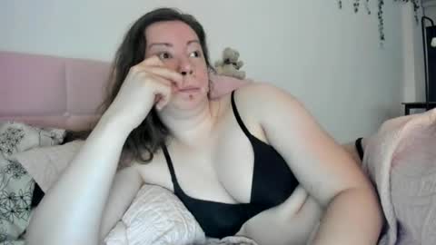 Emily snow online show from 06-26-26, 02:05