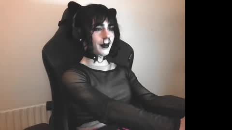 Snapshot of notyourfemboi chatting on 02-19-25, 05:05 Lucy online show from 02-19-25, 05:05