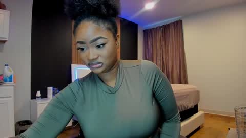 Snapshot of novacandy chatting on 02-11-25, 04:24 Nova online show from 02-11-25, 04:24