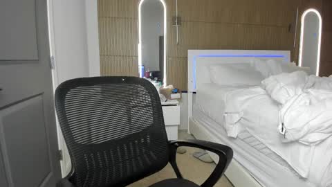 Snapshot of novacandy chatting on 10-01-25, 02:06 Nova online show from 10-01-25, 02:06